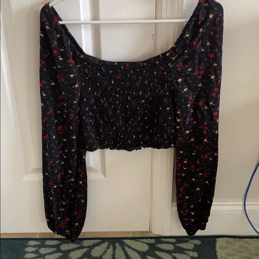 Long sleeve floral cropped top